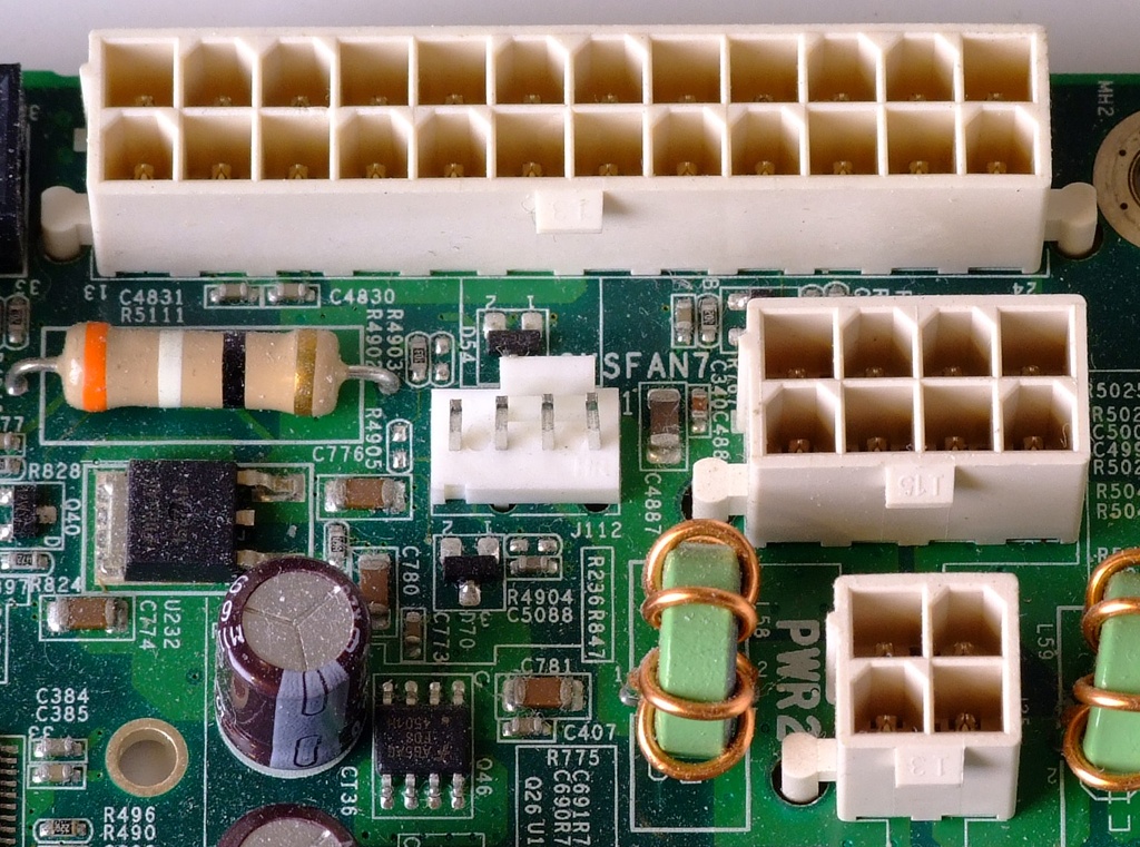 ATX_Power_connectors_24pin_8pin_4pin_Motherboard.jpg